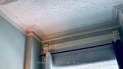 Photo 4 at 88 Montrose Avenue, Bellwoods, Toronto