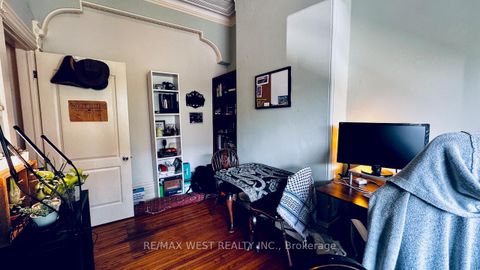 Photo 5 at 88 Montrose Avenue, Bellwoods, Toronto