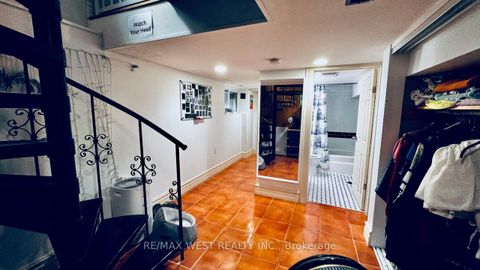 Photo 12 at 88 Montrose Avenue, Bellwoods, Toronto