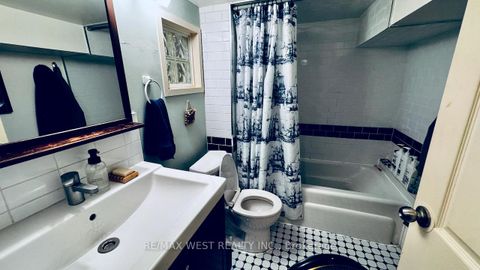 Photo 13 at 88 Montrose Avenue, Bellwoods, Toronto