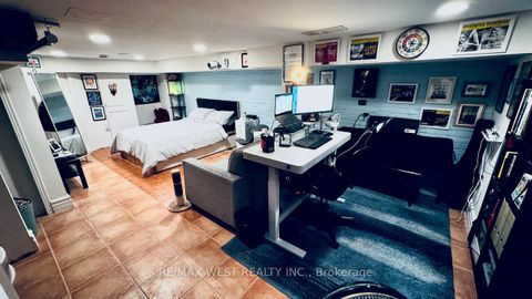 Photo 14 at 88 Montrose Avenue, Bellwoods, Toronto