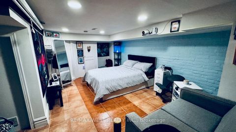 Photo 16 at 88 Montrose Avenue, Bellwoods, Toronto