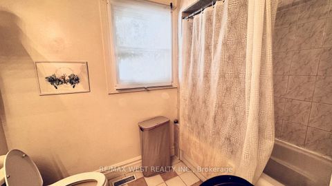 Photo 25 at 88 Montrose Avenue, Bellwoods, Toronto