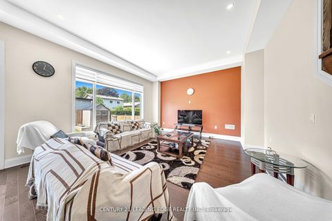 Photo 7 at 736 Hillview Crescent, West Shore, Pickering