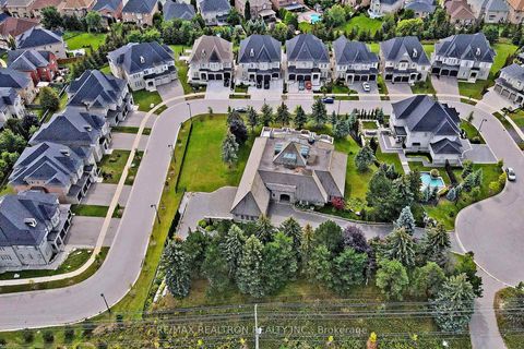 Photo 3 at 16 Finesse Court, Oak Ridges Lake Wilcox, Richmond Hill