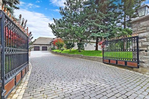 Photo 8 at 16 Finesse Court, Oak Ridges Lake Wilcox, Richmond Hill