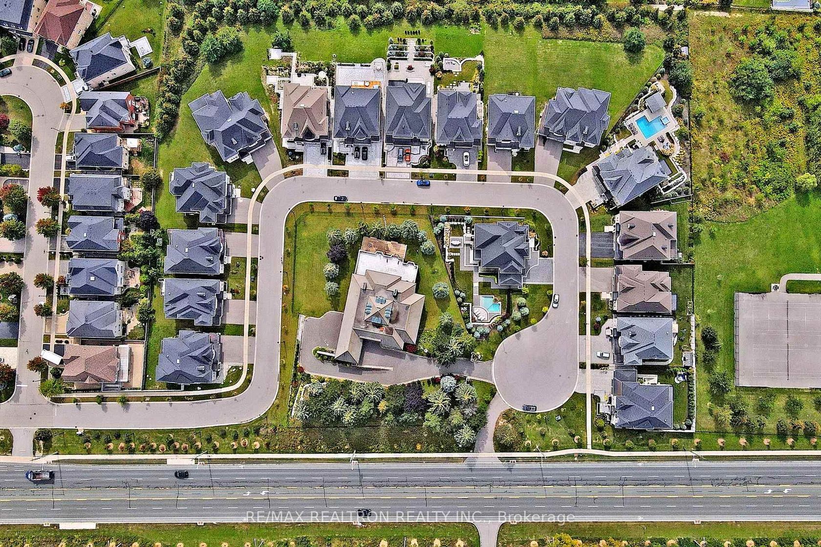 16 Finesse Court, Oak Ridges Lake Wilcox, Richmond Hill by Loree Meneguzzi Real Estate 16 Finesse Court, Oak Ridges Lake Wilcox, Richmond Hill