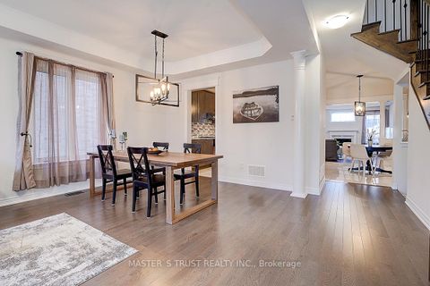 Photo 7 at 242 Paradelle Drive, Oak Ridges Lake Wilcox, Richmond Hill