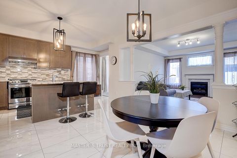 Photo 8 at 242 Paradelle Drive, Oak Ridges Lake Wilcox, Richmond Hill