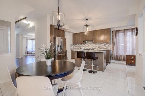 Photo 9 at 242 Paradelle Drive, Oak Ridges Lake Wilcox, Richmond Hill