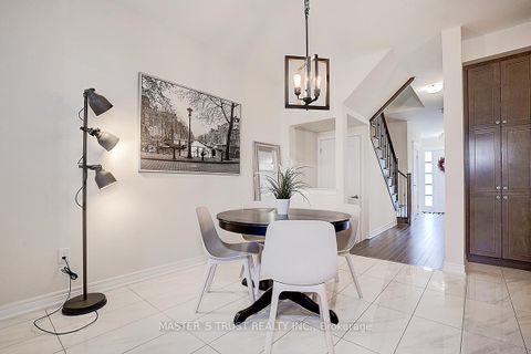 Photo 10 at 242 Paradelle Drive, Oak Ridges Lake Wilcox, Richmond Hill