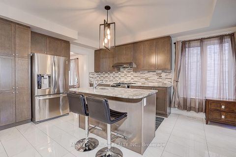 Photo 12 at 242 Paradelle Drive, Oak Ridges Lake Wilcox, Richmond Hill