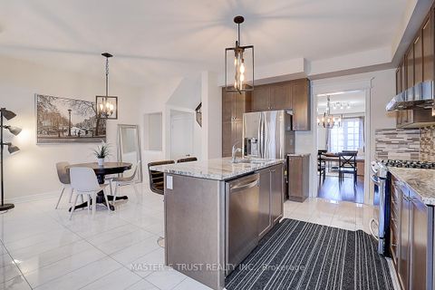 Photo 14 at 242 Paradelle Drive, Oak Ridges Lake Wilcox, Richmond Hill