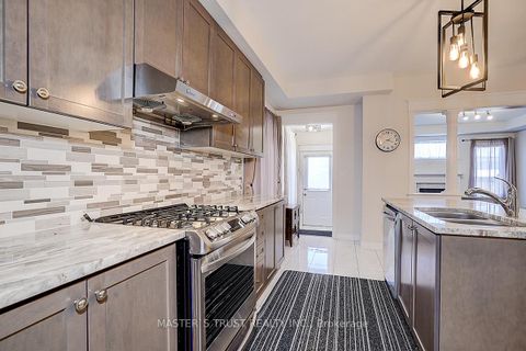 Photo 15 at 242 Paradelle Drive, Oak Ridges Lake Wilcox, Richmond Hill