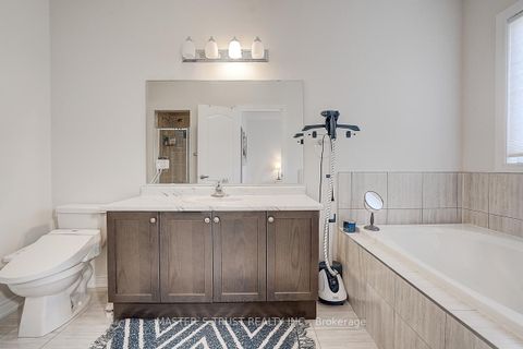 Photo 25 at 242 Paradelle Drive, Oak Ridges Lake Wilcox, Richmond Hill