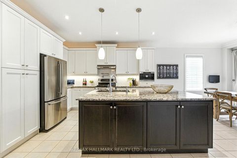 Photo 7 at 2 Noce Way, Vellore Village, Vaughan
