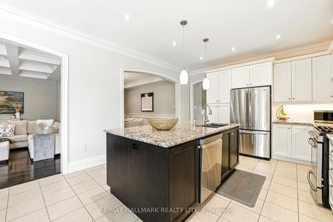 Photo 11 at 2 Noce Way, Vellore Village, Vaughan