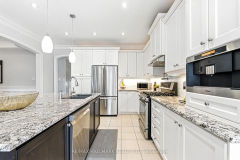 Photo 12 at 2 Noce Way, Vellore Village, Vaughan
