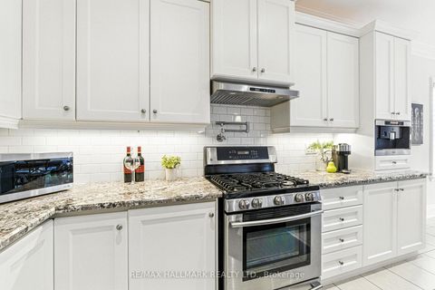 Photo 14 at 2 Noce Way, Vellore Village, Vaughan