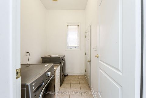 Photo 11 at 34 Bottero Drive, Rural Vaughan, Vaughan