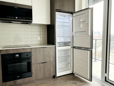 Photo 5 at 717 - 5 Defries Street, Regent Park, Toronto