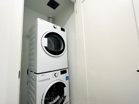 Photo 8 at 717 - 5 Defries Street, Regent Park, Toronto