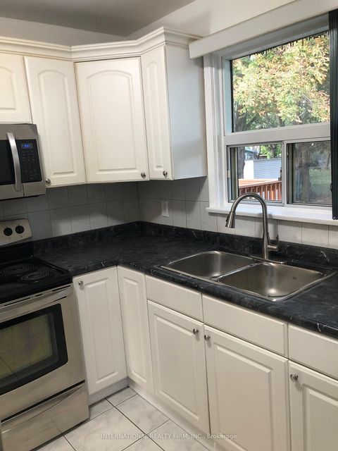 Photo 5 at 55 Kenton Drive, Newtonbrook West, Toronto