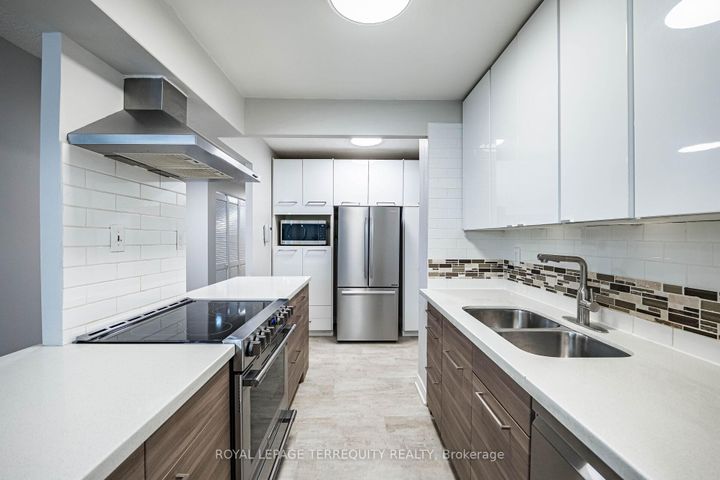 Photo 16 at 210 - 299 Mill Road, Markland Wood, Toronto