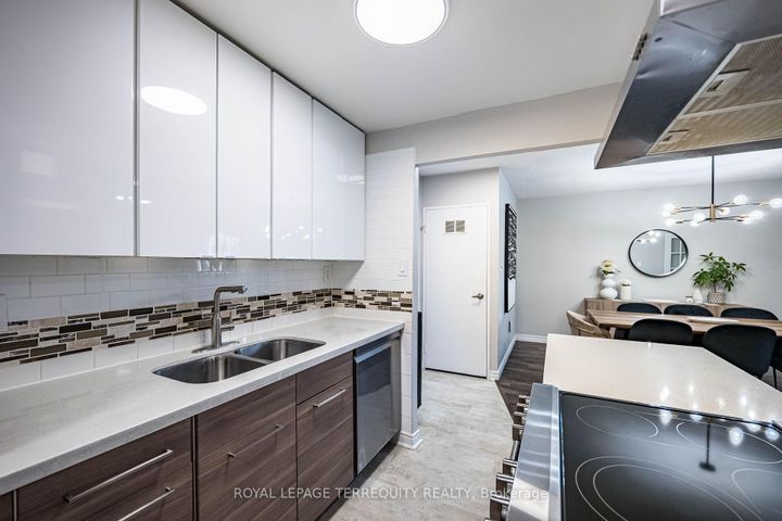 Photo 17 at 210 - 299 Mill Road, Markland Wood, Toronto