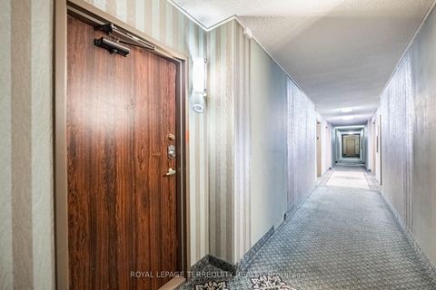 Photo 3 at 210 - 299 Mill Road, Markland Wood, Toronto