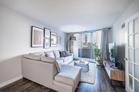 Photo 7 at 210 - 299 Mill Road, Markland Wood, Toronto