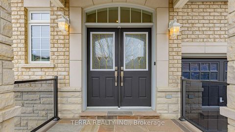 Photo 4 at 19 Isaiah Drive, Vellore Village, Vaughan