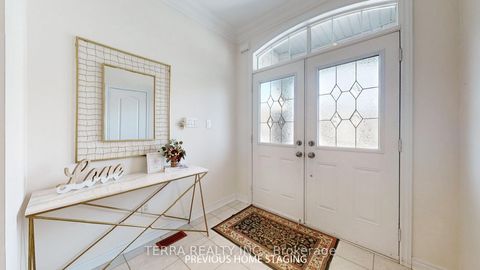 Photo 6 at 19 Isaiah Drive, Vellore Village, Vaughan