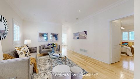 Photo 10 at 19 Isaiah Drive, Vellore Village, Vaughan