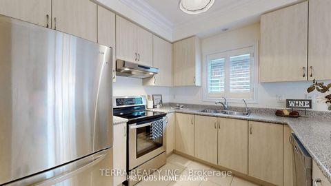 Photo 13 at 19 Isaiah Drive, Vellore Village, Vaughan