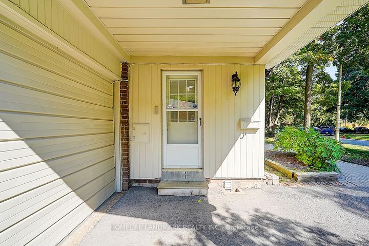 Photo 36 at 39 Sagebrush Lane, Donalda, Toronto