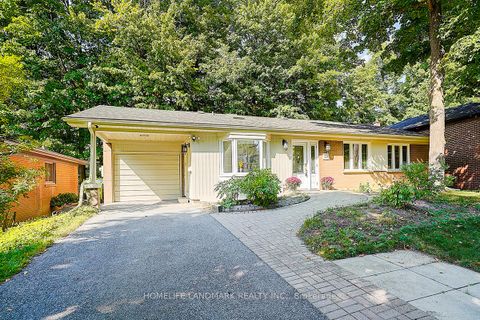 Photo 2 at 39 Sagebrush Lane, Donalda, Toronto
