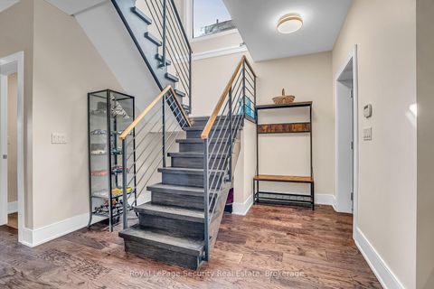 Photo 5 at 7 Avalon Avenue, Smythe, Toronto