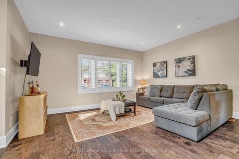 Photo 6 at 7 Avalon Avenue, Smythe, Toronto