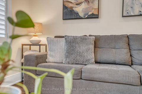 Photo 9 at 7 Avalon Avenue, Smythe, Toronto