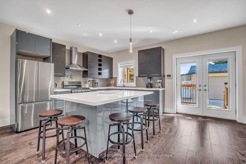 Photo 12 at 7 Avalon Avenue, Smythe, Toronto
