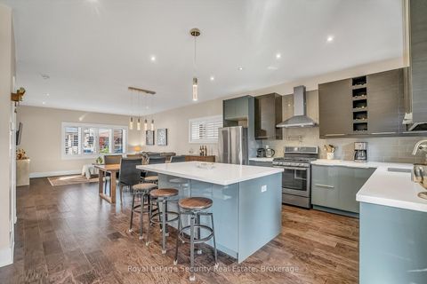Photo 13 at 7 Avalon Avenue, Smythe, Toronto