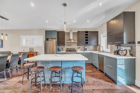 Photo 14 at 7 Avalon Avenue, Smythe, Toronto