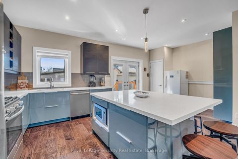Photo 15 at 7 Avalon Avenue, Smythe, Toronto