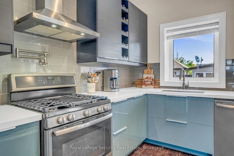 Photo 17 at 7 Avalon Avenue, Smythe, Toronto