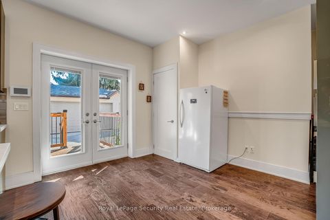 Photo 19 at 7 Avalon Avenue, Smythe, Toronto