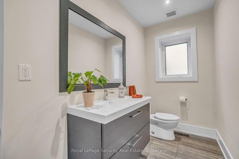 Photo 20 at 7 Avalon Avenue, Smythe, Toronto