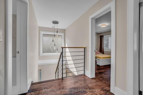 Photo 21 at 7 Avalon Avenue, Smythe, Toronto