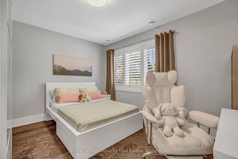 Photo 33 at 7 Avalon Avenue, Smythe, Toronto