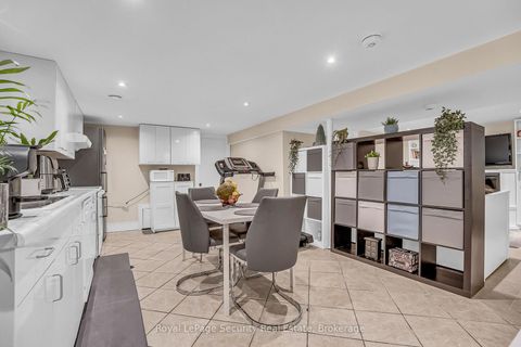 Photo 40 at 7 Avalon Avenue, Smythe, Toronto